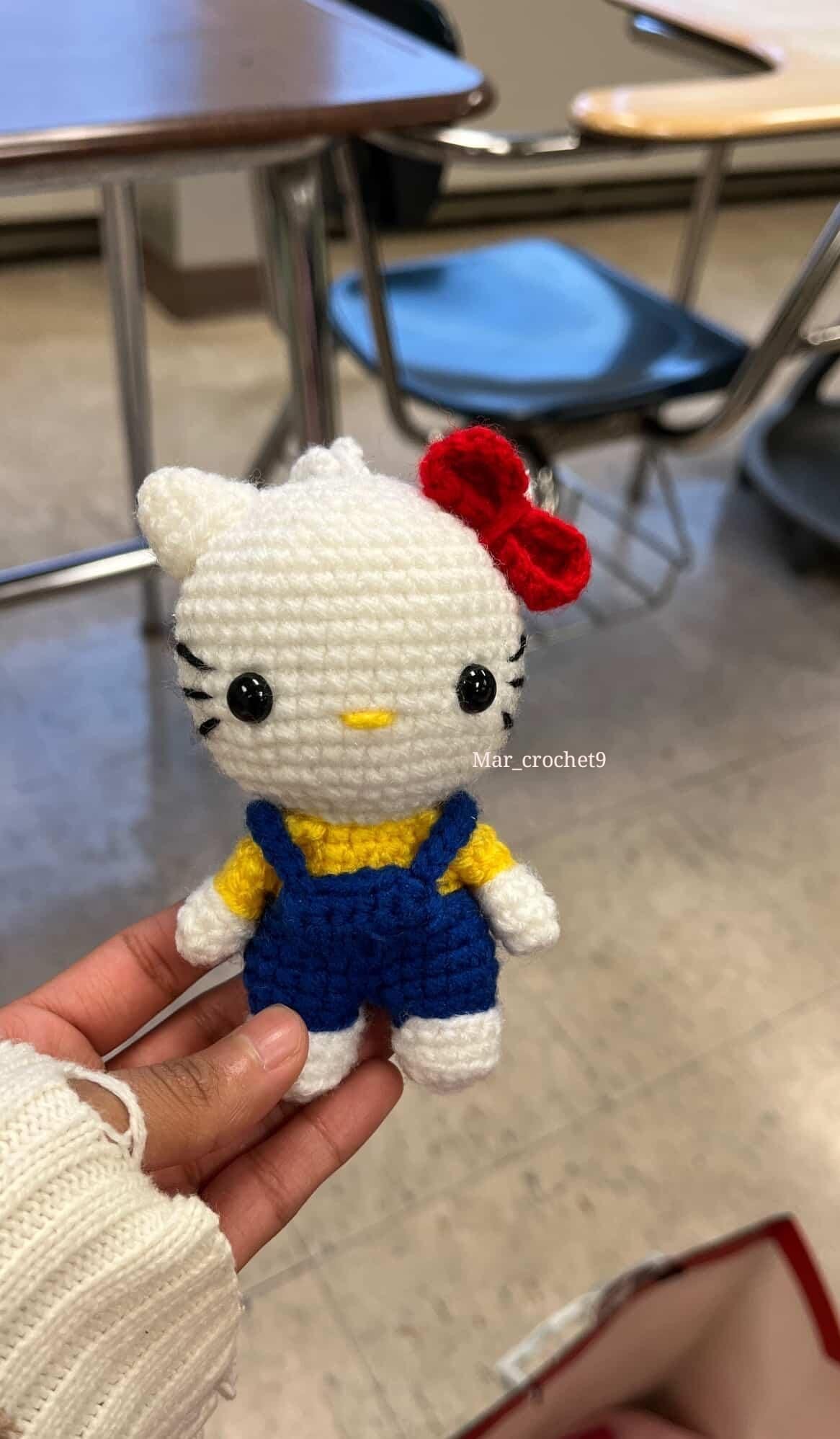 Peluche de crochet Hello Kitty